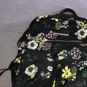 Steve Madden 
Womens Floral Bpuff Large